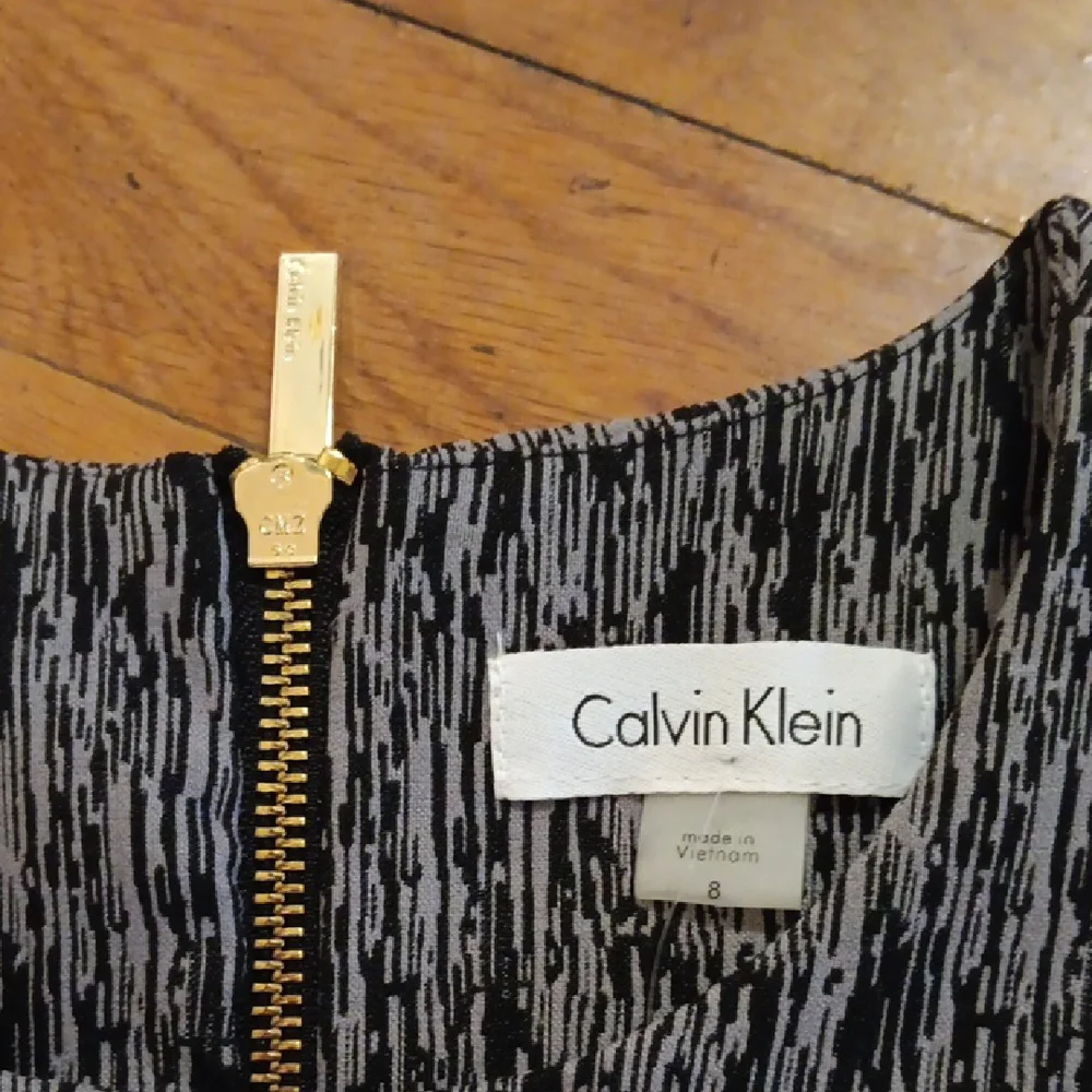 Calvin Klein Black and White Sleeveless Sheath Dress NWOT - Picture 2 of 3